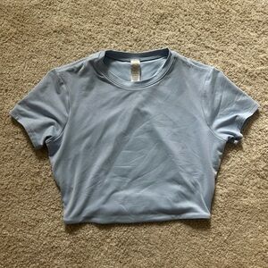 Alo Yoga - Alosoft Cropped Backspin Short Sleeve, Small, Seashell Blue